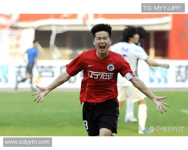 像大哥一样霸气的足球球星 他在场上的气场与领导力无可匹敌 像大哥一样霸气的足球球星 他在场上的气场与领导力无可匹敌