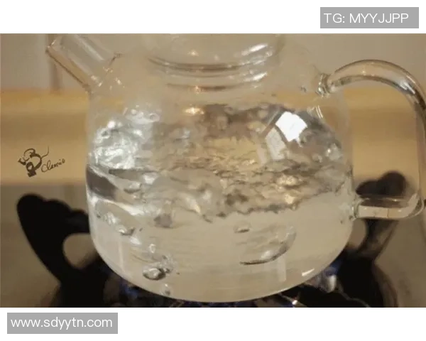 球星比赛中喝的究竟是什么水？揭秘他们补水的秘密和选择标准